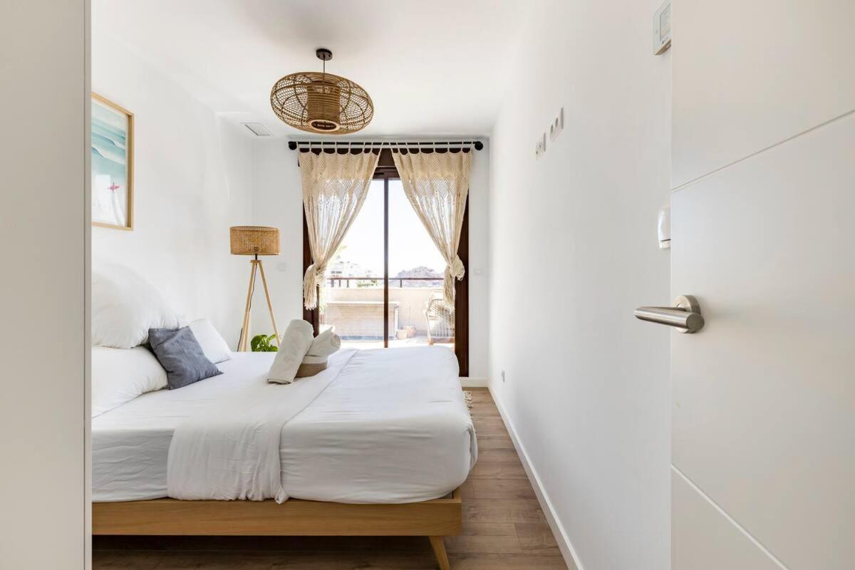Luxury Designer Apartment - Unbeatable Sea Views 아길라스 외부 사진