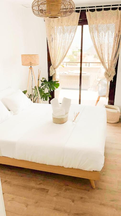 Luxury Designer Apartment - Unbeatable Sea Views 아길라스 외부 사진