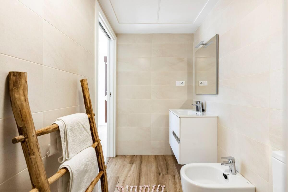 Luxury Designer Apartment - Unbeatable Sea Views 아길라스 외부 사진