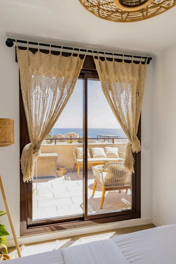 Luxury Designer Apartment - Unbeatable Sea Views 아길라스 외부 사진